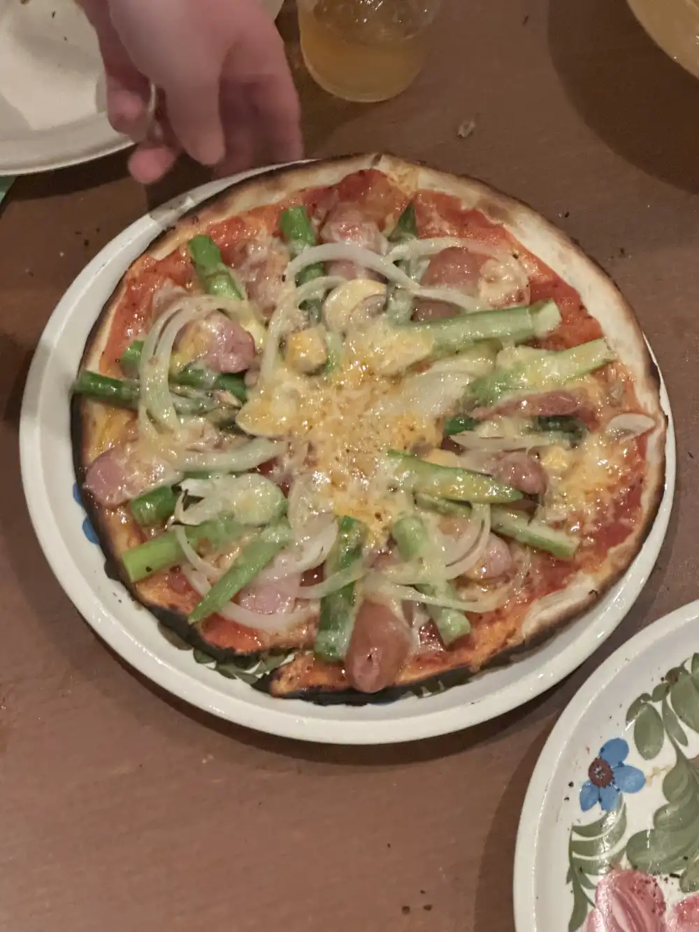 ピザ（ソーセージ・アスパラ・玉ねぎ）