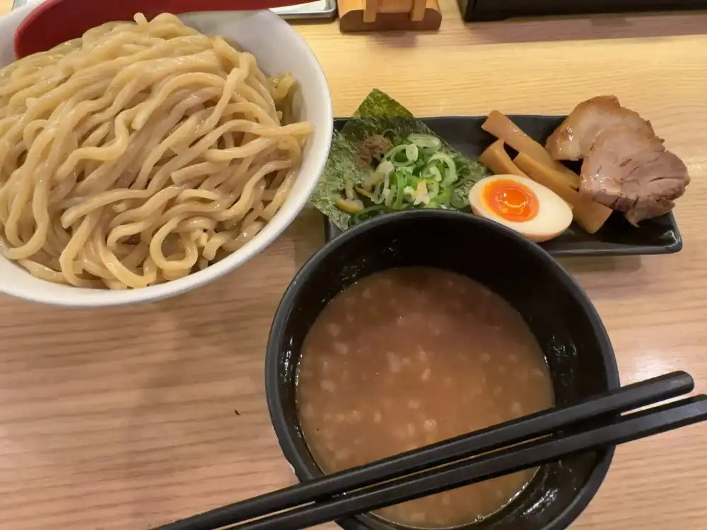 つけ麺（麺、つけ汁、チャーシュー、味玉）