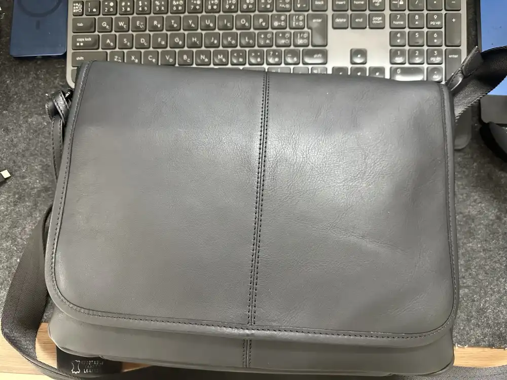 一目惚れで買った革のショルダーバッグ