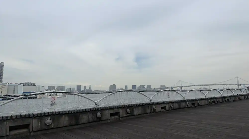 竹芝デッキからレインボーブリッジ方面の眺め