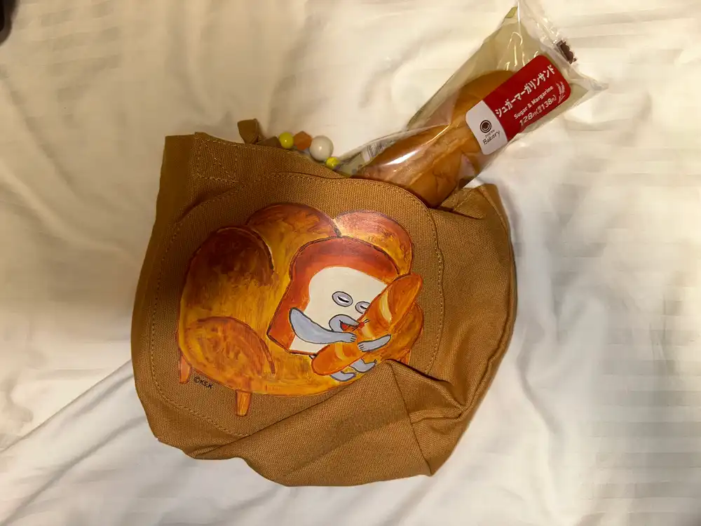 パンどろぼうトートバッグとパン