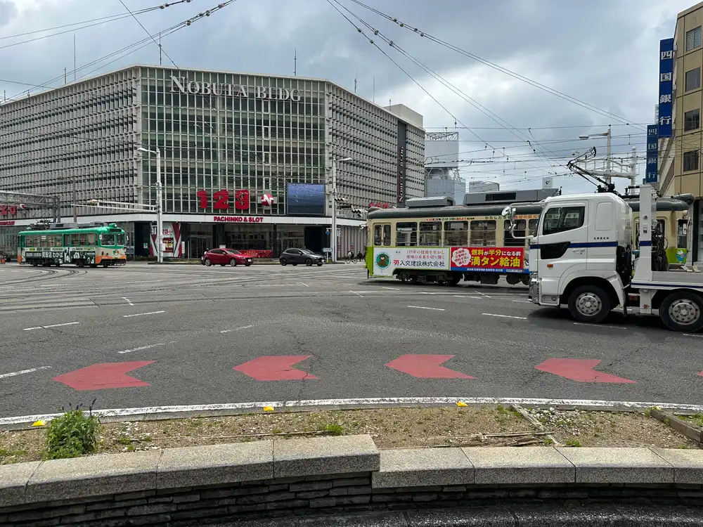 はりまや交差点の路面電車