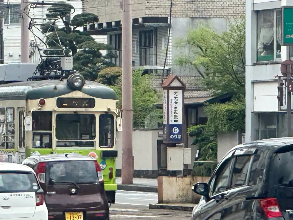 停留場の路面電車