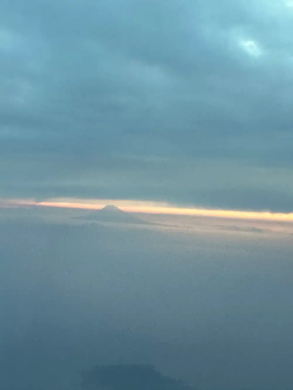 雲の上の富士山