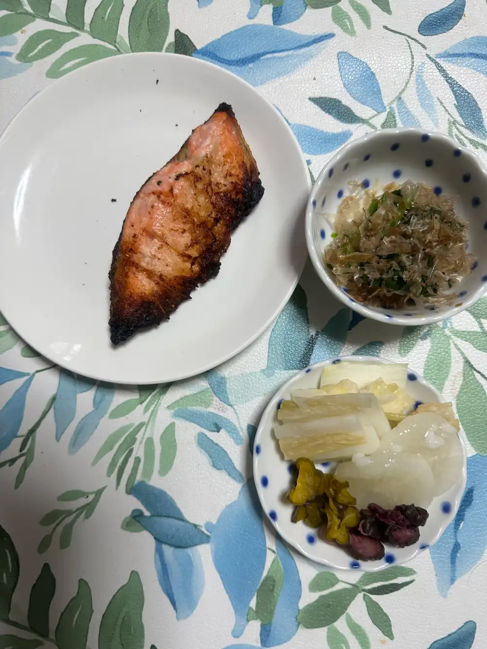 焼鮭と薬味と漬物