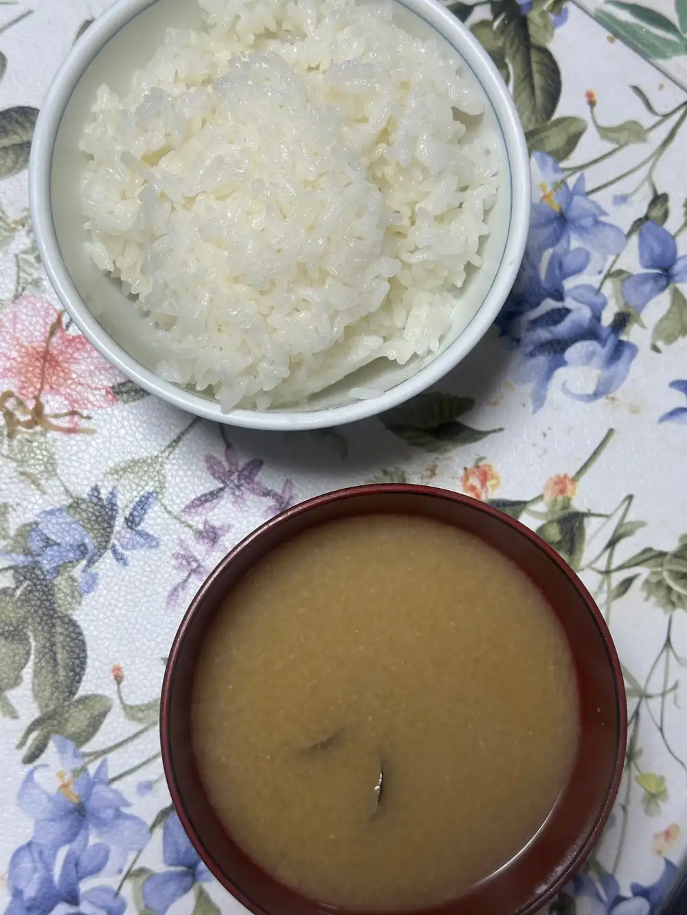 ご飯と味噌汁