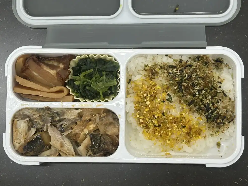 弁当（サバとほうれん草）