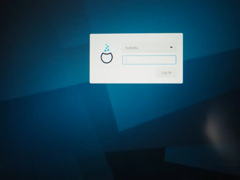 Mageia login screen. Password field for user hide3tu