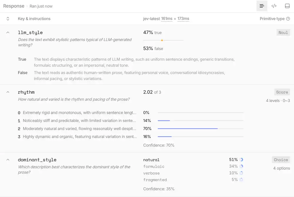 Gemini 3.8 Flash HighのスキーマによるQwen記事(A)の結果画面。llm_styleはtrue 47%、rhythmは2.02、dominant_styleはnatural 51%