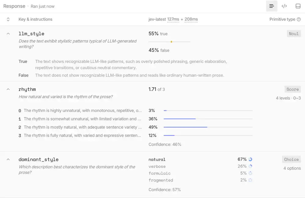 Qwen3.8-MaxのスキーマによるQwen記事(A)の結果画面。llm_styleはtrue 55%、rhythmは1.71、dominant_styleはnatural 67%